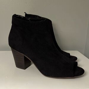 Old Navy Women's Black Textured Open Toe Block Heel Ankle Booties